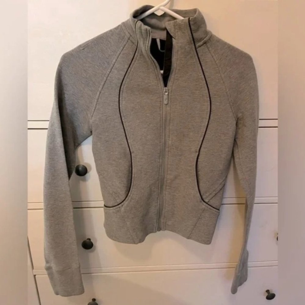 Lululemon Cropped Jacket Crop Full Zip Sweatshirt Top Sz 2 Gray